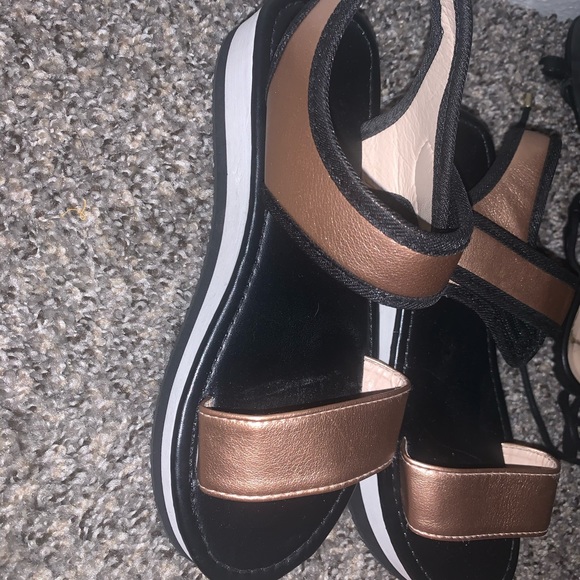 Small Platform shoes - Picture 2 of 2